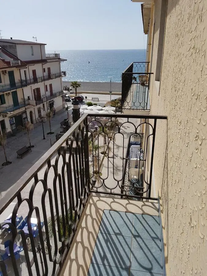 Apartment Appartamento Di Pregio In Piazza Durante Letojanni Taormina Italy